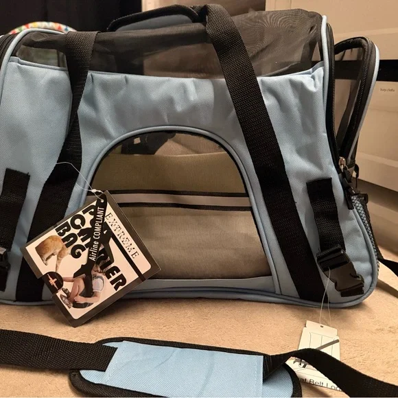 *NWT* LIGHT BLUE PET CARRIER - Picture 2 of 10